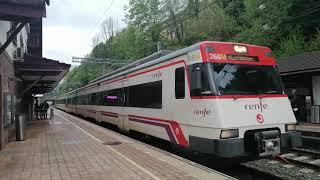 447 PMR de Cercanías Donostia - San Sebastián saliendo de la estación de Lezo - Errenteria