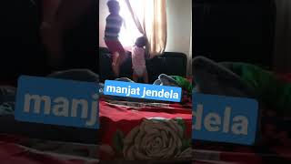 anak kecil bermain di rumah , memanjat jendela rumah #shorts #shortsfund #shortsvideo