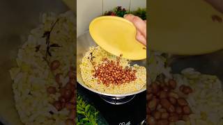 बारिश के मौसम में चटपटे मुरमुरे #shorts #viralvideos #food #trending #rain  #youtubeshorts