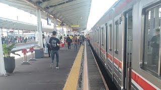 NONTON KRL DI STASIUN DEPOK