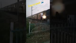 🥰कोई ट्रेन की रफ्तार को बता सकता है 🚂 #trending #viral #trend #train