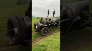 Prewar cars crawling up a hill 🏁 #prewarcar #vintagecar #classiccar