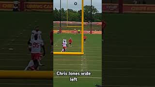 #ChrisJones attempt at a 35-yd field goal is just wide left #chiefskingdom #ChiefsCamp