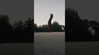 variable steps in a handstand 4 #calisthenics #fitness