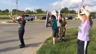 Country Music Star Brad Paisley Visits Westboro Baptist Church Protest to Take a Selfie!