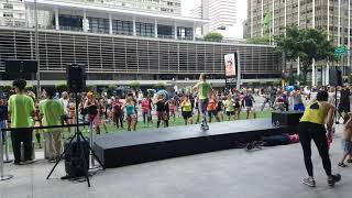 브라질 상파울루 도로 옆에서 라틴 댄스 | Latin dance next to the road in São Paulo, Brazil