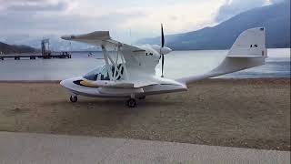 un hydravion sur le lac du Bourget