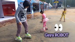 Belajar Sepatu roda Mama Diva & Dita gak mau kalah,  Auto gaya ROBOT