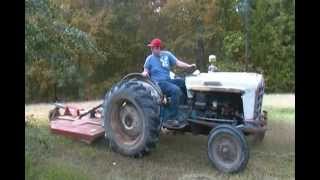 Oldschooldirtbiker -- My Lawnmower Broke- 1962 Ford Powermaster 801--Mowing the Yard