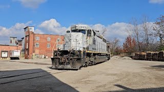 W&LE SD40-2 #6992 navigates the tight curve behind Root Candle Co. Medina Ohio 11-5-23