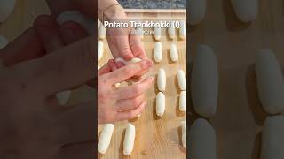 How To Make Tteokbokki With Potatoes | 쫄깃하고 맛있는 감자떡볶이 Part 1 #shorts