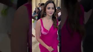 Alia Looks Stinning #explore #explorepage #explorepage  #shayri #sadvideo #shayrilove #shayriquotes