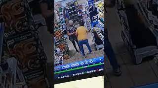 Dos mecheras detenidas por robar bebidas alcohólicas en un supermercado