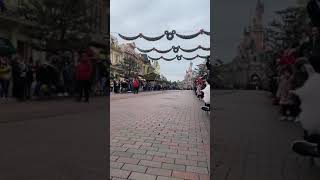 Disneyland Paris: pre Christmas parade!