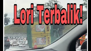 LORI BARANG TERBALIK, langgar dengan BMW . Kemalangan di Highway plus Batang Berjuntai