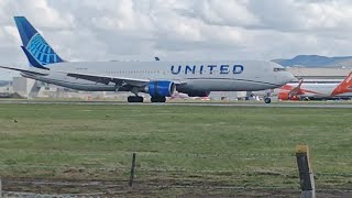 United Airlines Emergency Landing at Edinburgh Airport (EDI) | 12/4/23