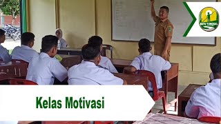 Memberikan motivasi kepada siswa-siswi baru