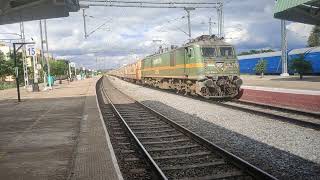 12614 KSR Bengaluru Mysuru Wodeyar Express thrashing Bidadi Station #railfanning #indianrailways