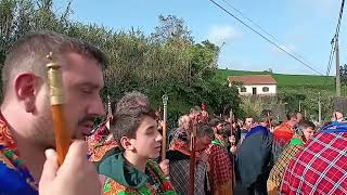 Romeiros da Lombinha da Maia. Oração no cemitério da Lombinha da Maia.