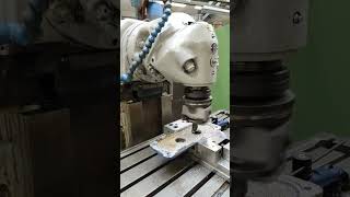 boring job on Huron NU3 milling machine #machinist #asmr #machineshop #machine #chips #steel #mill