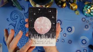 THE UNIVERSE HAS YOUR BACK -DECK REVIEW- LOVING MESSAGES TO OPEN YOU UP TO THE POWER OF THE UNIVERSE