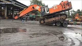 Amazing Dangerous Excavator Heavy Equipment Operator - Extreme Fastest Excavator Climbing on Truck