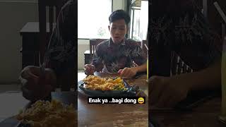 Ayam Krispy di makan Mahes Kanoko semua 😀