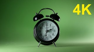 4K Free Stock Footage: Vintage Looking Clock (Green Screen, Dark, No Sound)