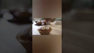 Putting Icing on a Cupcake  - #shorts #food  #foodie #youtubeshorts