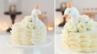 Torta decorada de Cisne con Chocolate y Flores frescas  - Tan Dulce