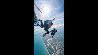 Your life is too quiet, it's time to act.# Sanya# Skydiving# Extreme Sports# Blue Sky and White Clo