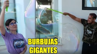 INTENTO ATRAPAR A LYNA EN UNA BURBUJA GIGANTE!! | JUGUETE DE BURBUJAS ENORMES