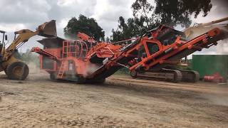 Rockster R700S Crushing stone for the first time!