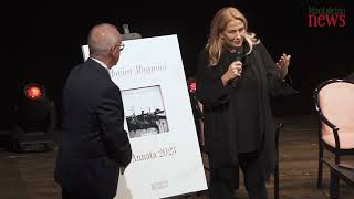 Monica Maggioni e la piastrella di Benvenuto Brunello 2023