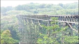 KA Ciremai melintas jembatan cikubang