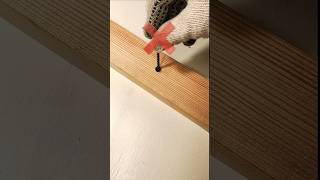 ¿Cómo atornillar un tornillo en un agujero grande? - ¡ESTO ES FÁCIL DE HACER!  #trucos #woodworking