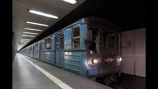 Lehel tér-fordulás-Corvin-negyed (utasok nélkül) 350-es psz. 81-717 vezérkocsi utastér, vonatleadás