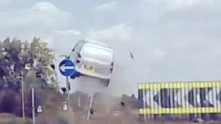 Dude jump over roundabout traffic with car