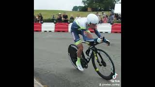 passage des coureurs durant le premier contre la montre du #tourdefrance