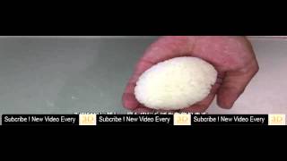 Easy steps to shape Onigiri into triangle 海外向けのおにぎり動画