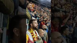 Roma - Betis tutto lo stadio canta MAI SOLA MAI