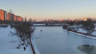 Una patinadora sobre el lago helado de Loranca