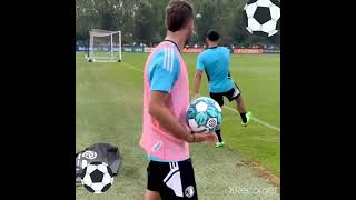 "GOLAZOOOS DE DEBOTE DURANTE EL ENTRENAMIENTO DE FEYENOORD"