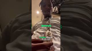 YoungBoy flexes his new chain 😂