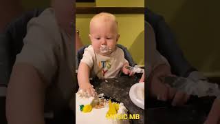 BABY EATING CACKE FOR FIRST TIME | BABY AMAZING REACTION MELODY ROZA #babyvideos #viral #TREND#YOYO