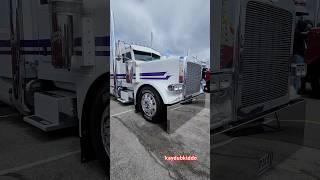 Sittin out.   #diesel #truck #semitruck #trucking #peterbilt #bigrig #trucker