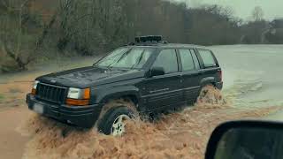 5.9 V8 JEEP GRAND CHEROKEE ZJ almost gets stuck