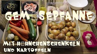 Gemüsepfanne mit Hähnchenschenkeln und Kartoffeln im Kugelgrill