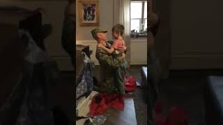 Soldier surprises his son for Christmas 👏❤️