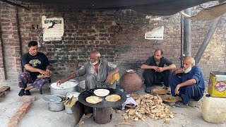 Desi Saag Paratha in Lahore | Lahore Cheapest Saag Paratha Street Food Nashta | Saag Aloo Paratha